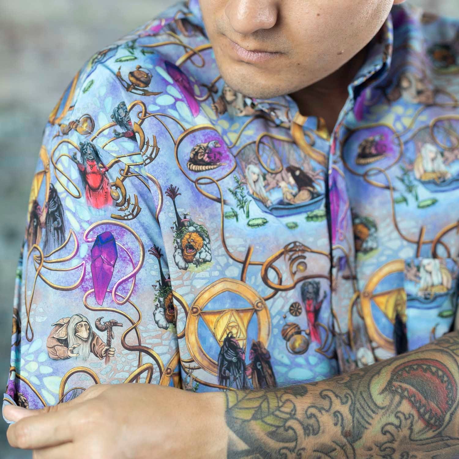 The Dark Crystal "Age of Wonder" – KUNUFLEX Short Sleeve Shirt - Image 5
