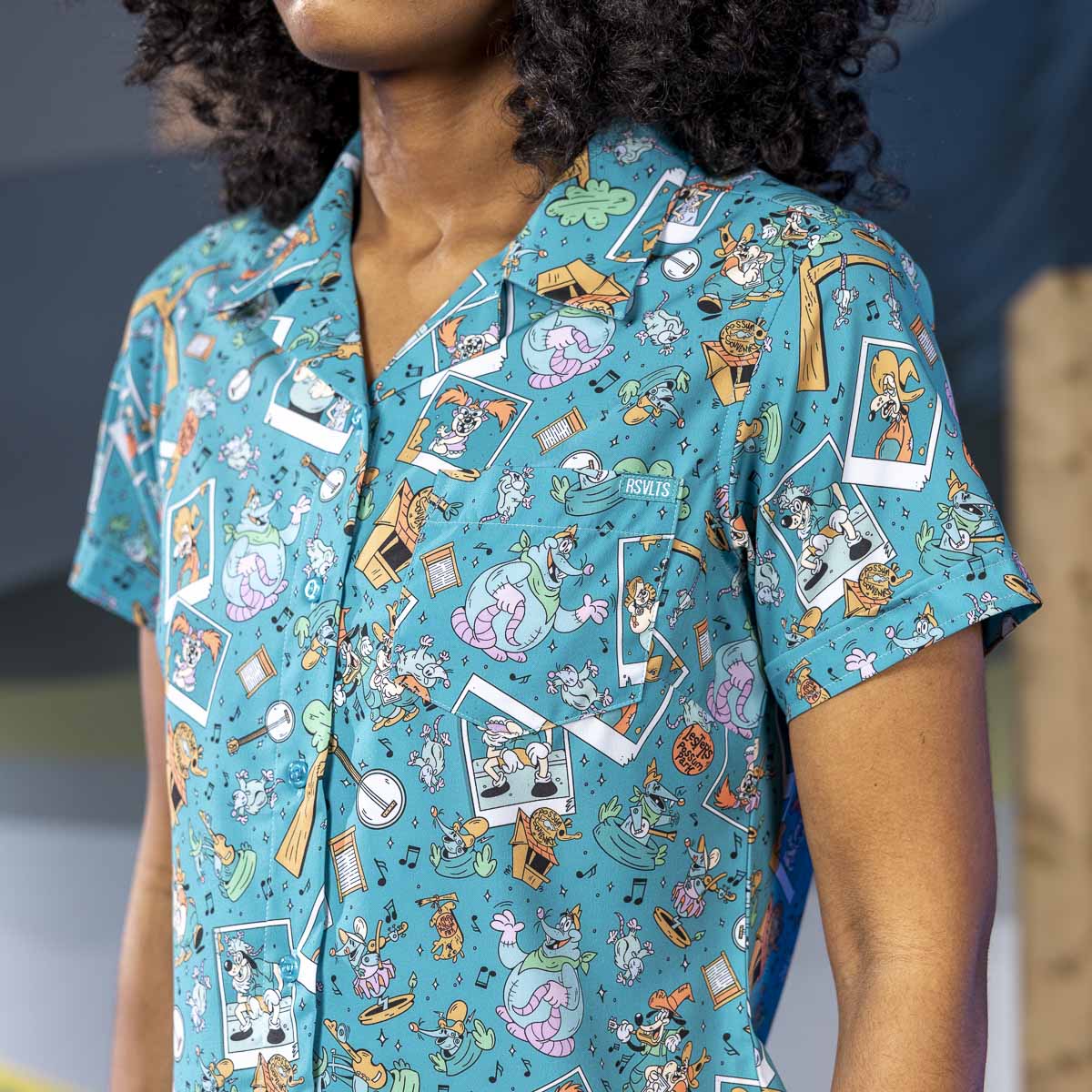 Disney’s A Goofy Movie "Lester’s Possum Park" – Women's KUNUFLEX Short Sleeve Shirt - Image 3